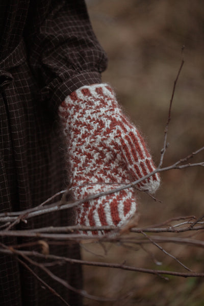 The Island and the Forest: A Knitted Correspondence