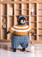 Billie the Raccoon Yarn Kit